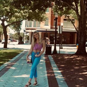 Meet your Posher, Kenyon